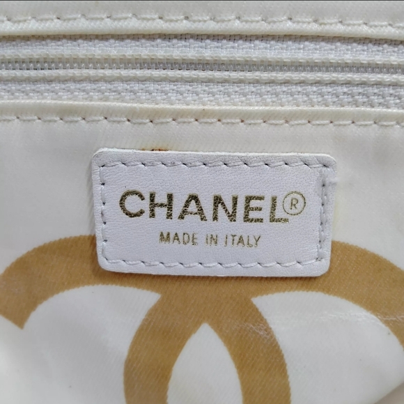 Chanel White Woven Canvas Bekko Chain Large Tote Bag In White - Picture 12 of 17